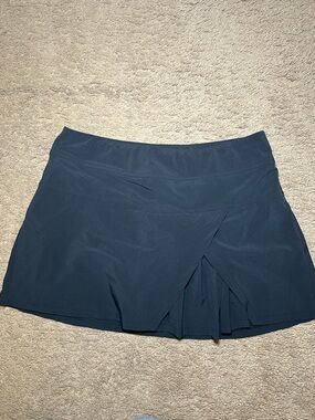 Athleta Sneaky Pleats Tennis Skort Skirt Women's size Medium Black Stretch